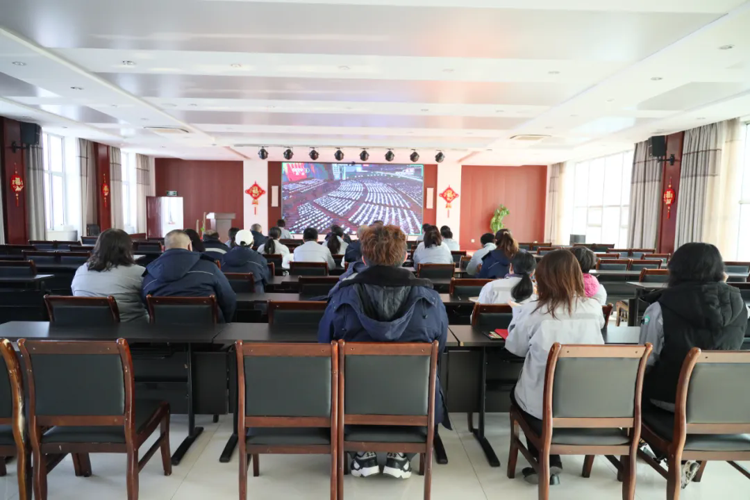 明胜m88官网集团党委组织党员收看政府工作报告