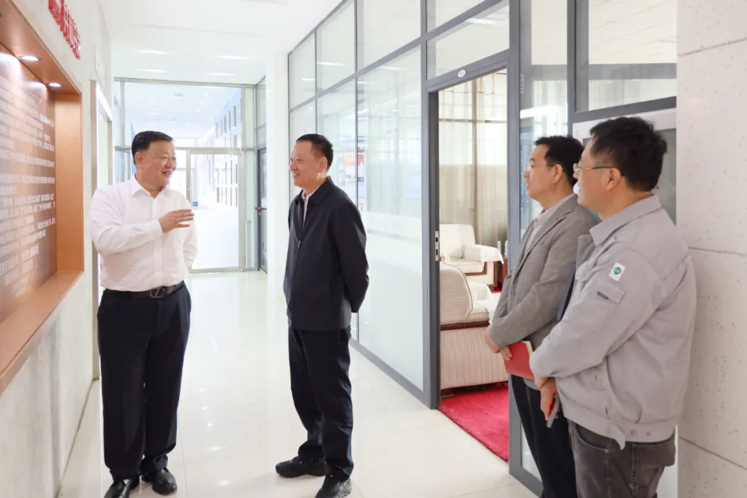 朱建民与程杰成院士深度探讨油田化学品合作事宜